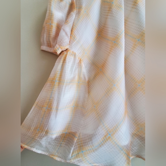 En Saison blouse plaid cream with hint of blue, babydoll fun puff sleeve - Picture 4 of 10